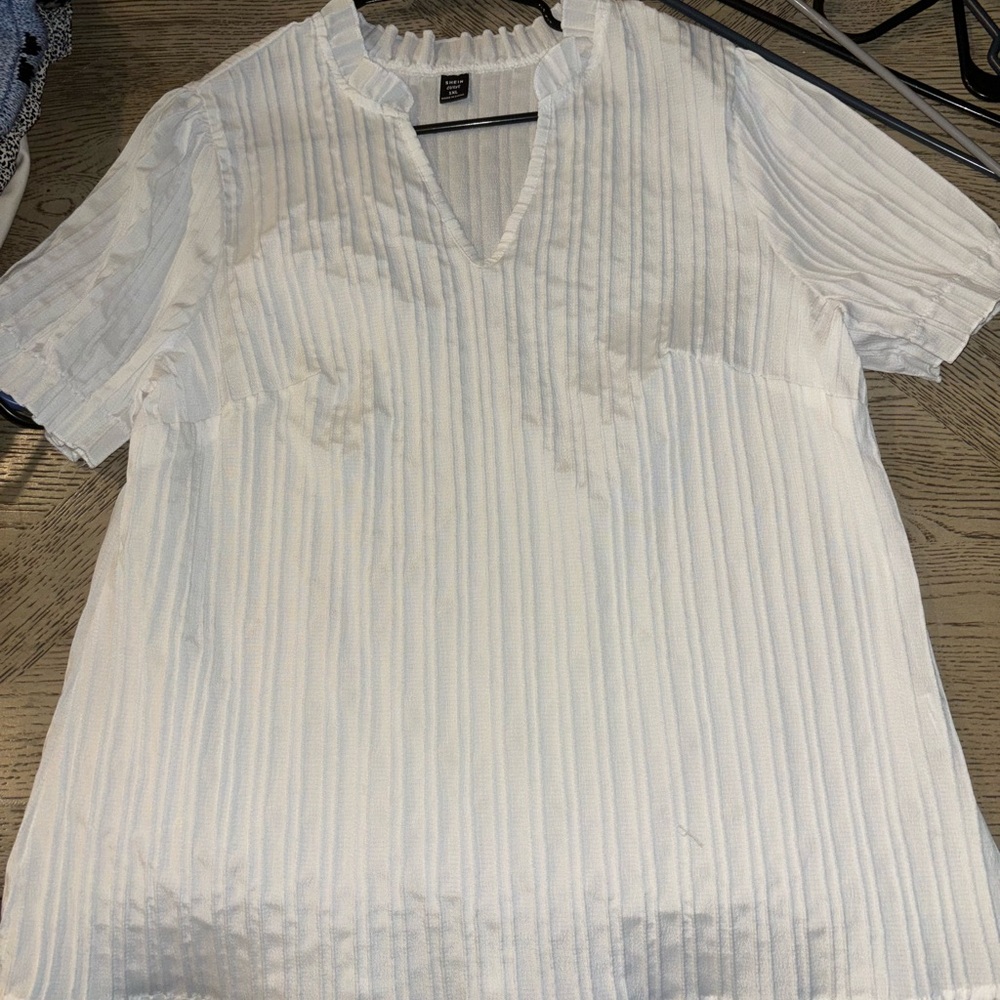 Date night••White flowy shirt!!